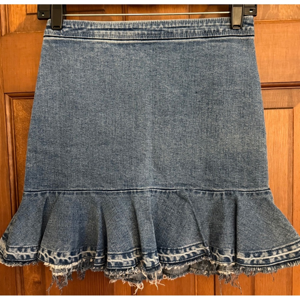 Intermix Distressed Denim Mini‎ Skirt Womens Size 2 Back Zip Med Wash Jean